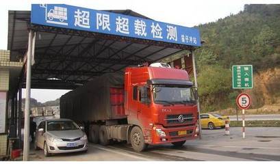 每月8次全省統一行動，重拳整治貨車超限超載，護航道路普通貨物運輸安全